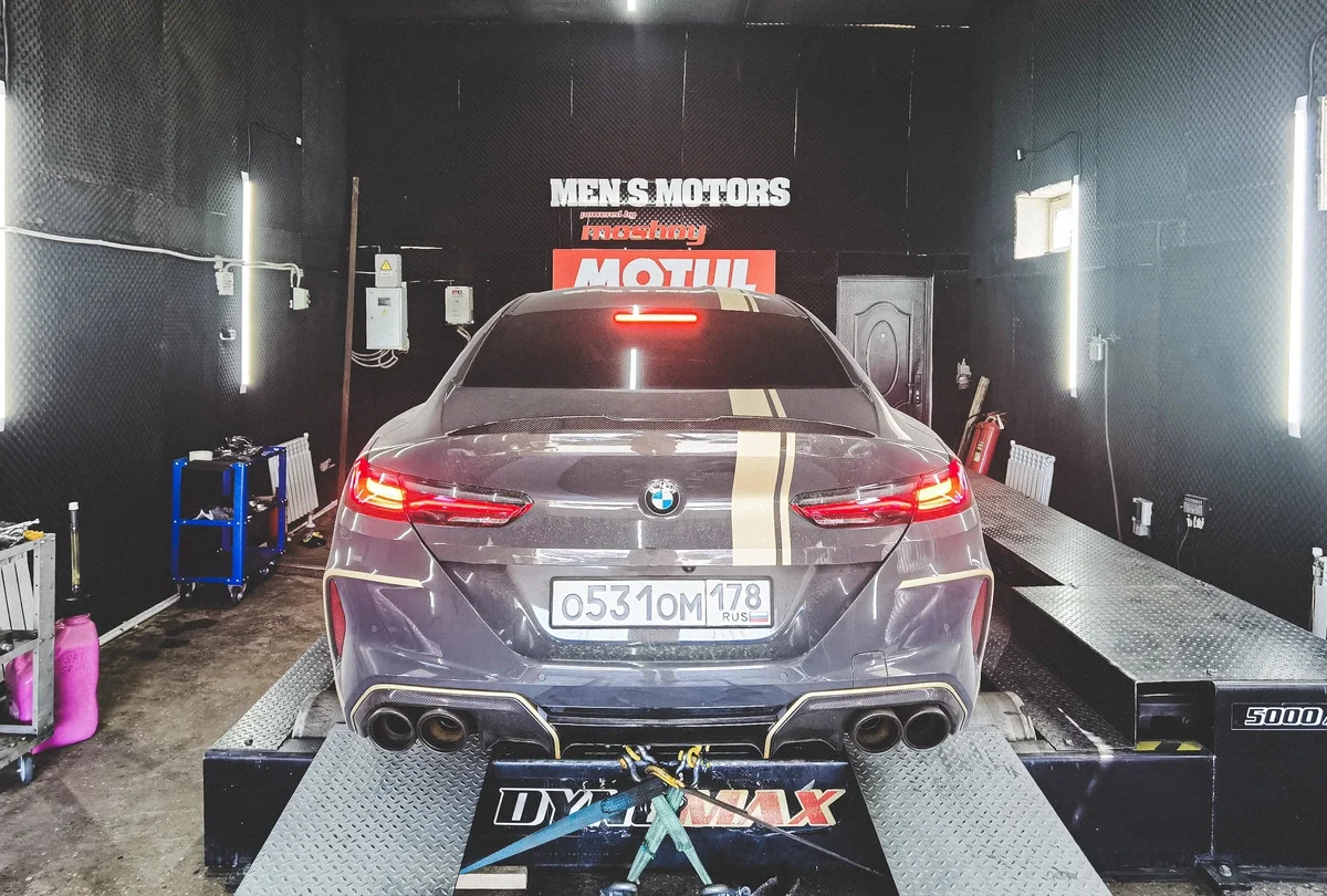 BMW M5 на замере мощности